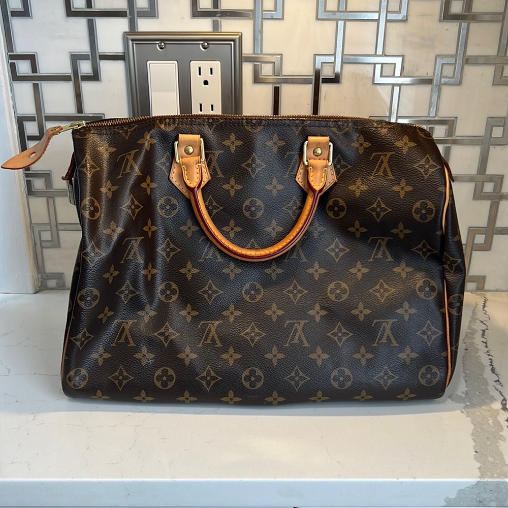 Louis Vuitton speedy 35 Authentic) see pics for date code